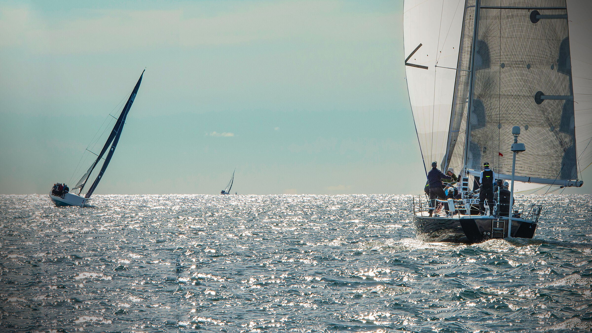 Vibram wavegrip is developed to provide the best grip on wet marine surfaces.